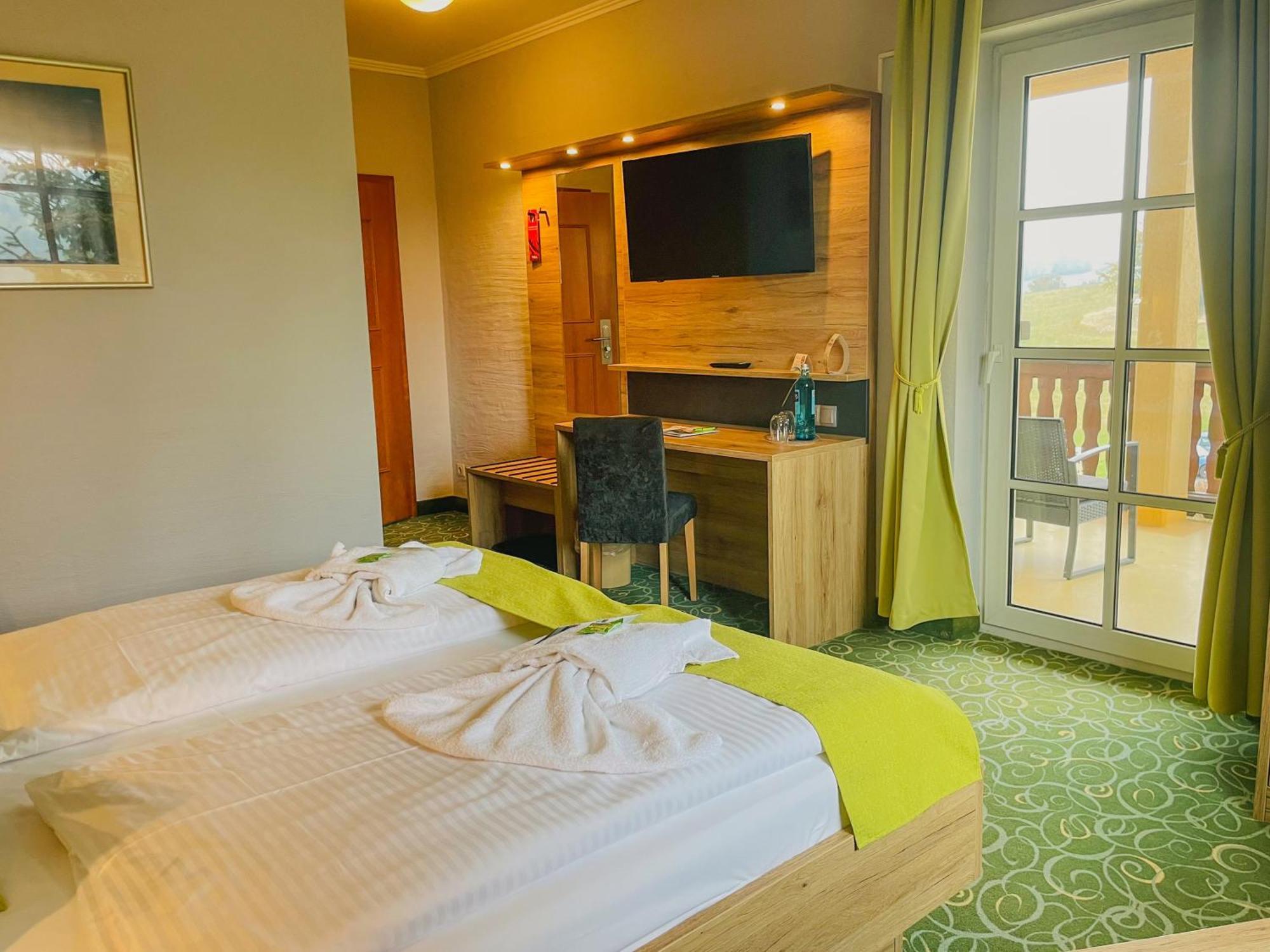 Panorama Berghotel Wettiner Hoehe سيفن المظهر الخارجي الصورة